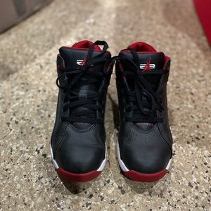 Nike tennis shoes boys size 2